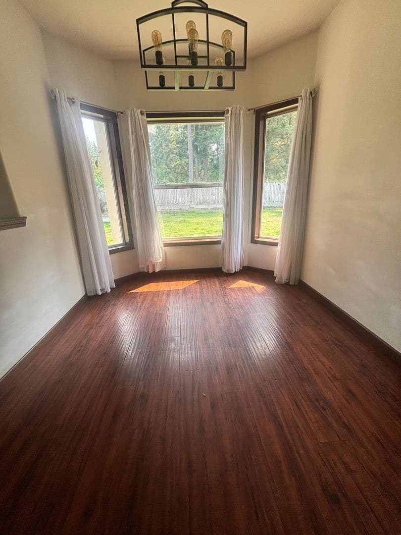 Graham House: 9202 198 St Ct E