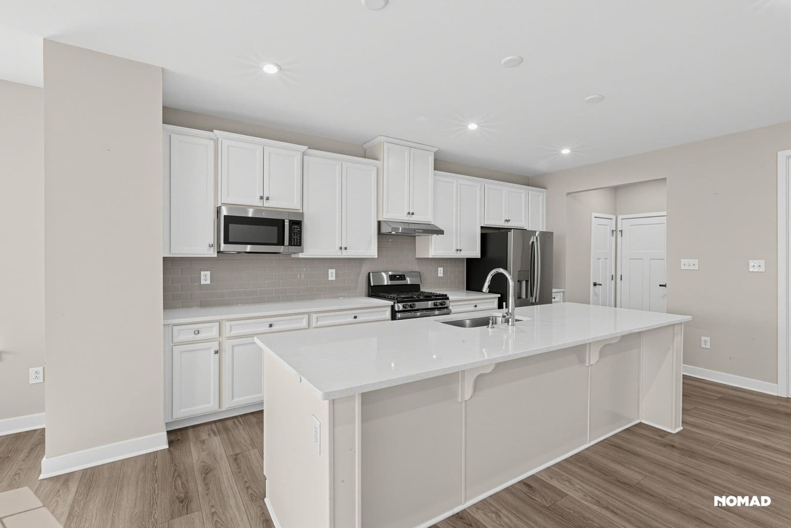 Middletown Townhome: 335 E Cochran St