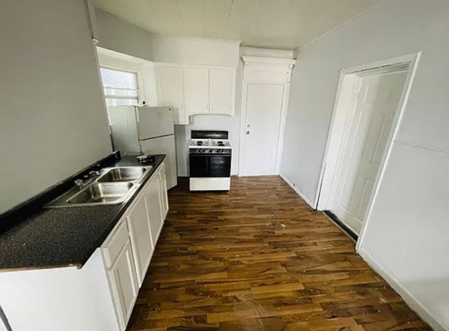 Buffalo Townhome: 327 Hampshire St