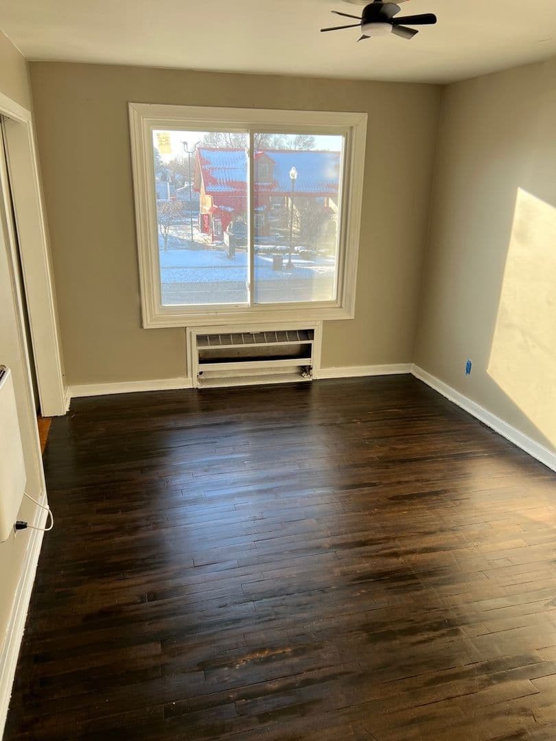Warren Townhome: 20934 Van Dyke Ave