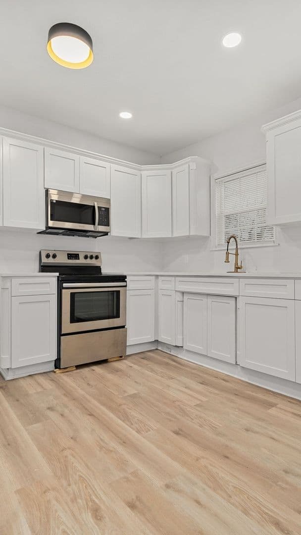 Fort Worth House: 1032 E Tucker St