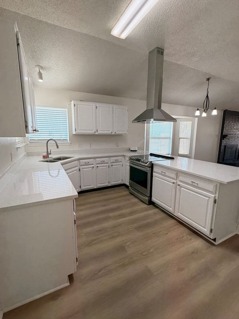 Fort Worth House: 7562 John T White Rd