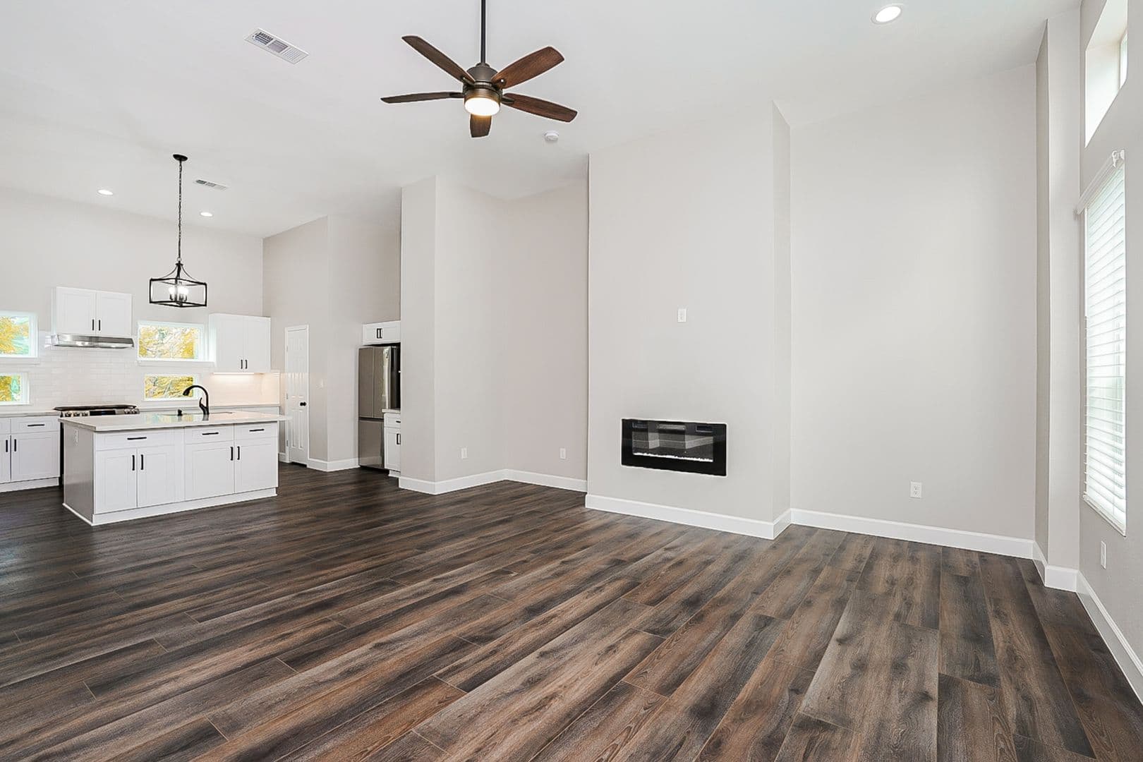 Houston House: 2118 Oatfield Dr