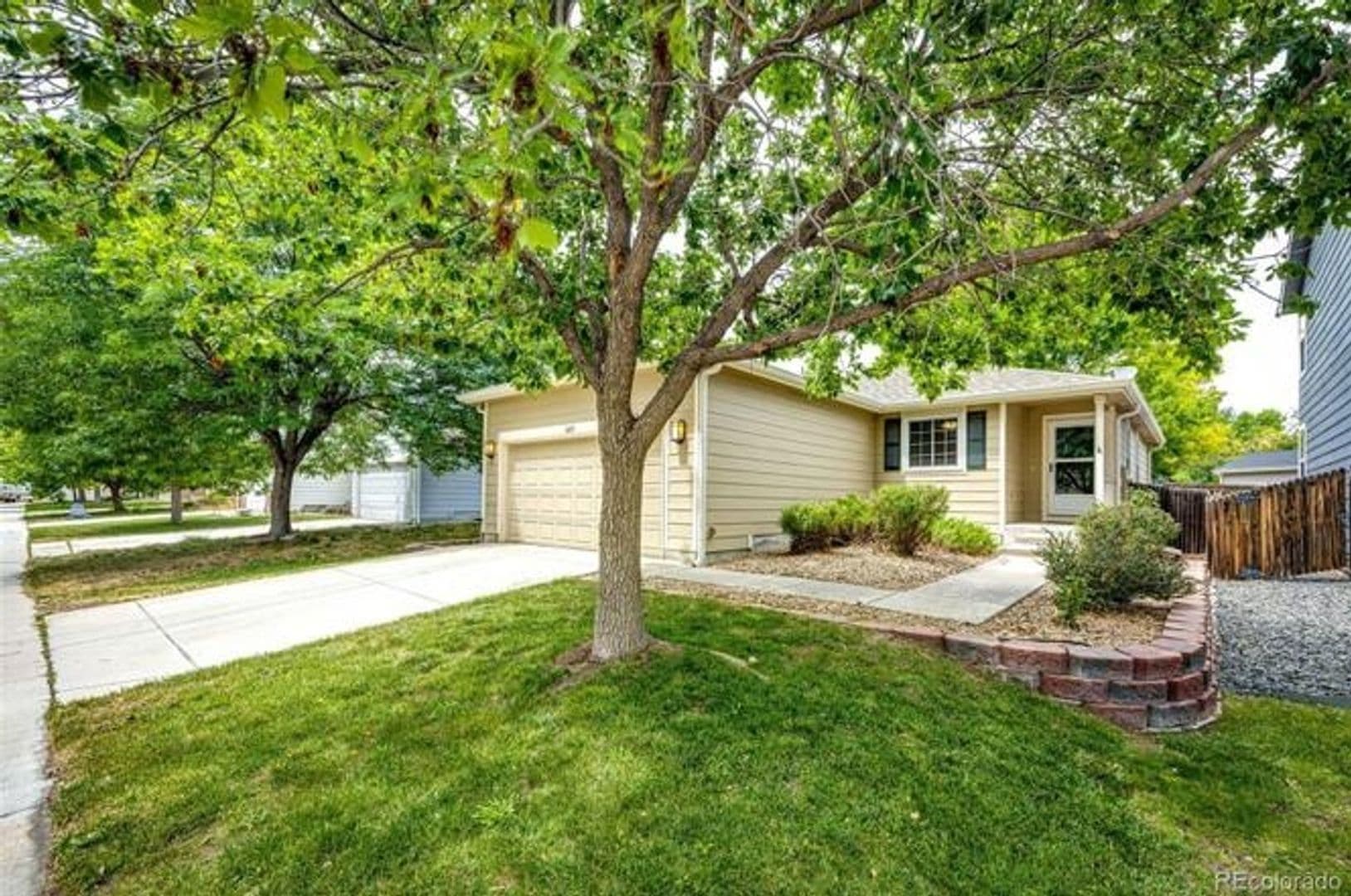 Englewood House: 16475 E Phillips Pl