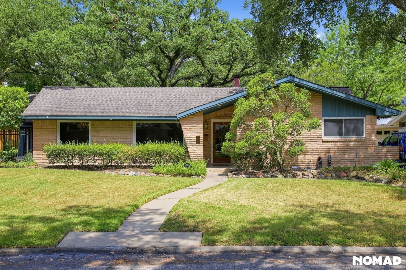 Houston House: 4726 Omeara Dr