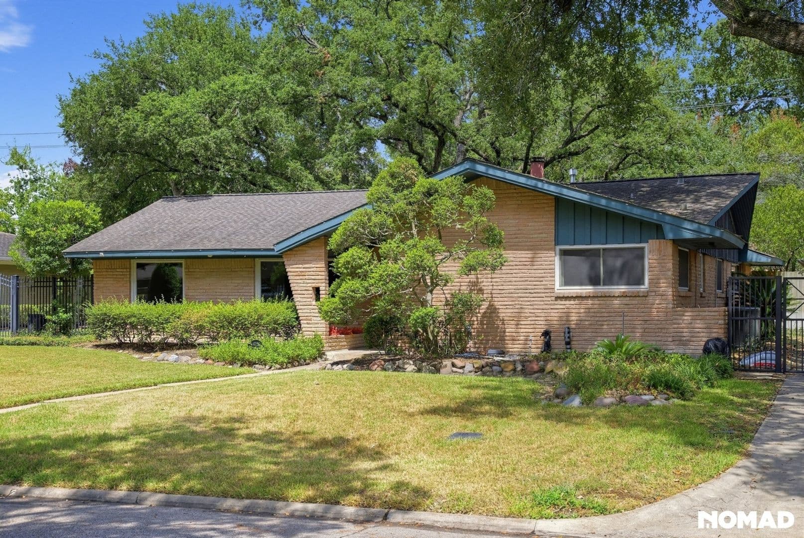 Houston House: 4726 Omeara Dr