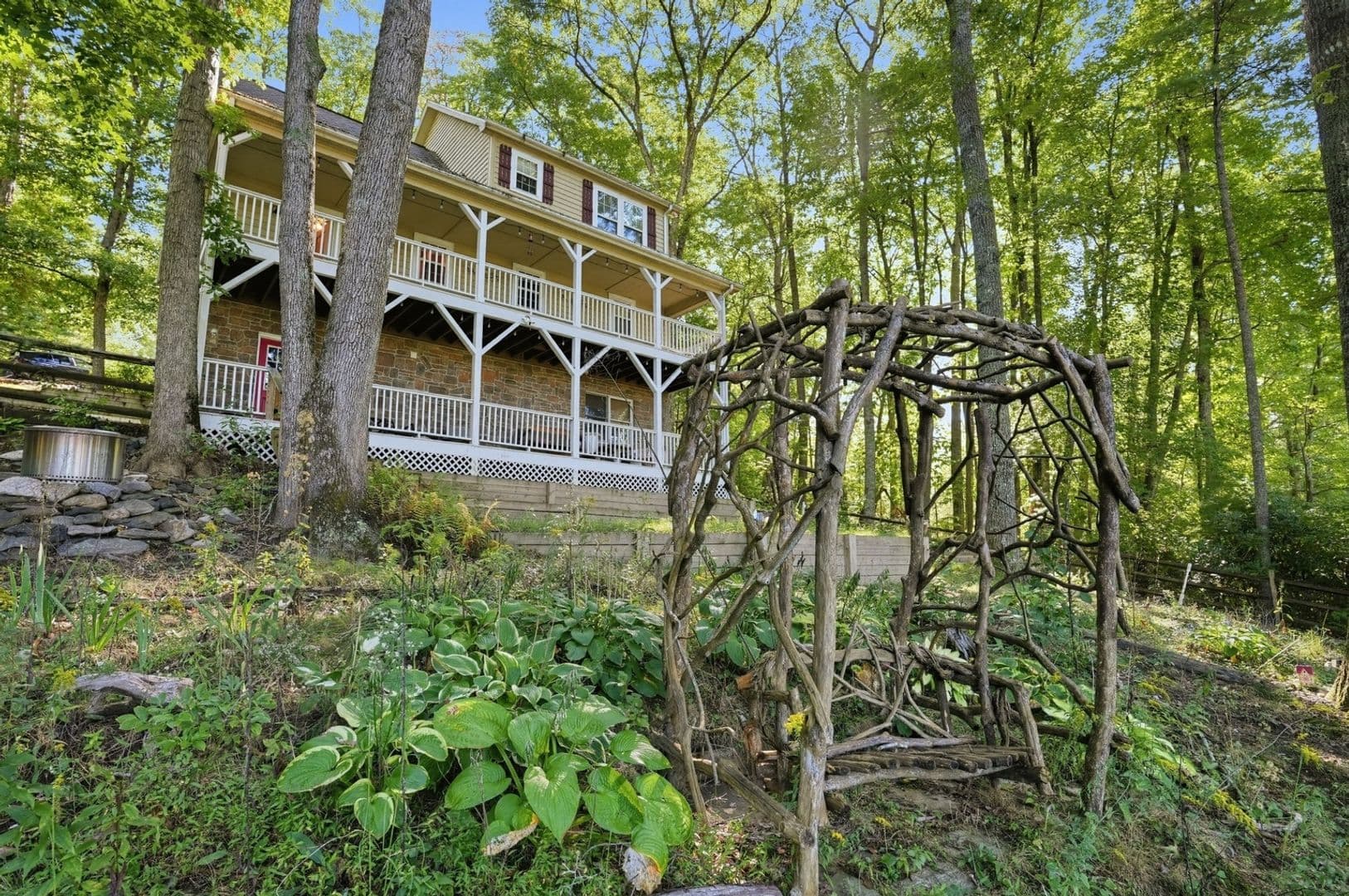 Fleetwood House: 110 Birch Leaf Ln