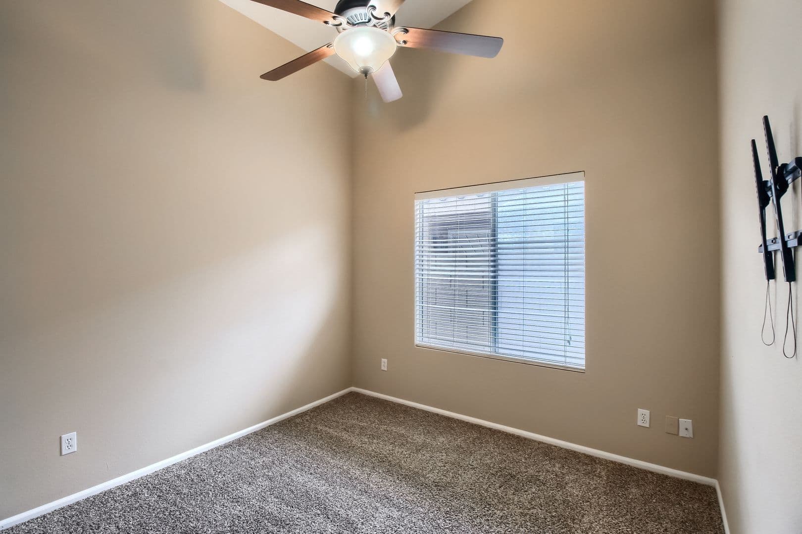 Phoenix House: 3033 E Wahalla Lane