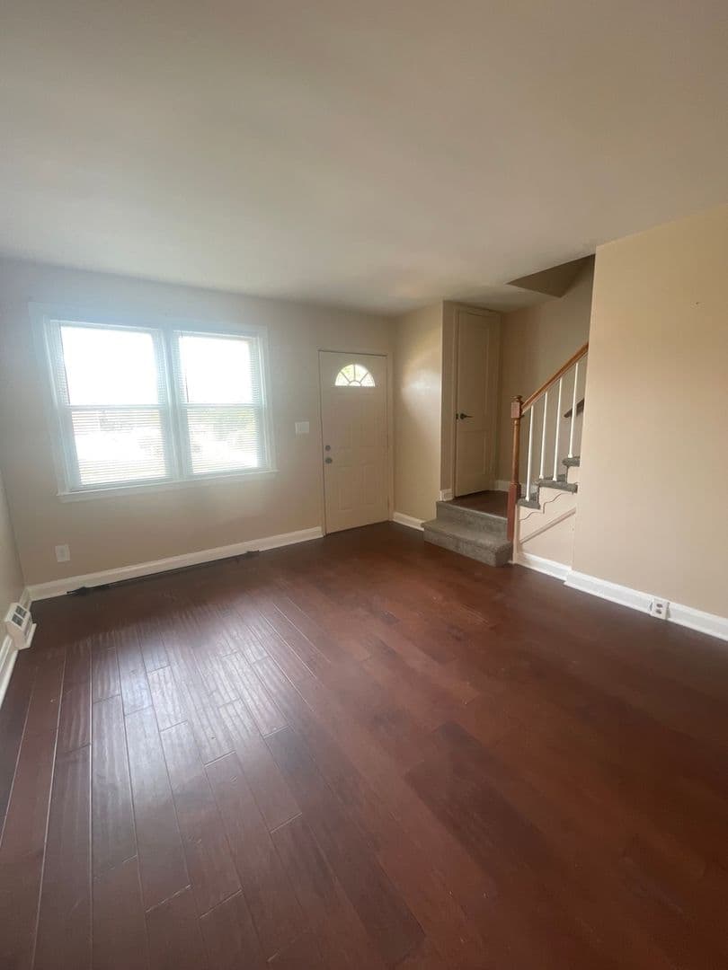 Essex House: 551 Welbrook Rd