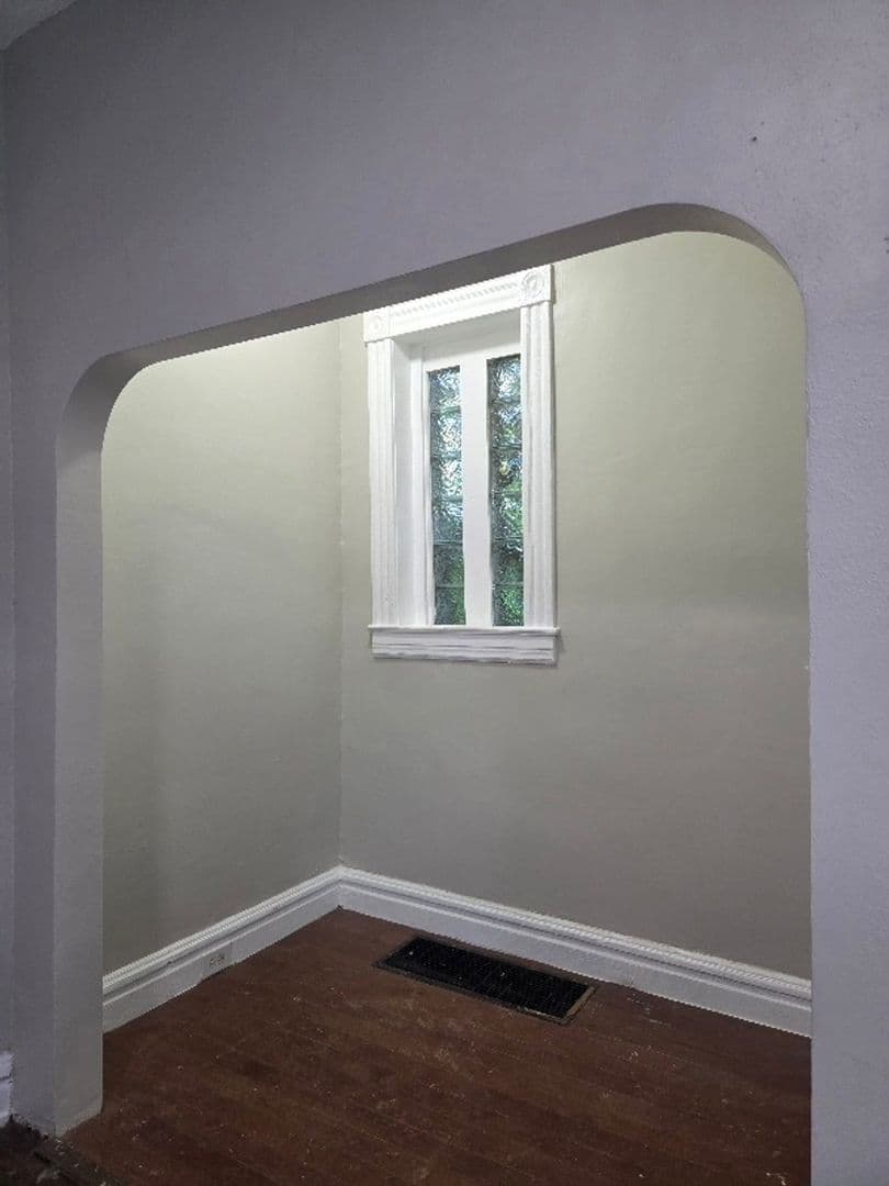 Saint Louis House: 5501 Putnam St