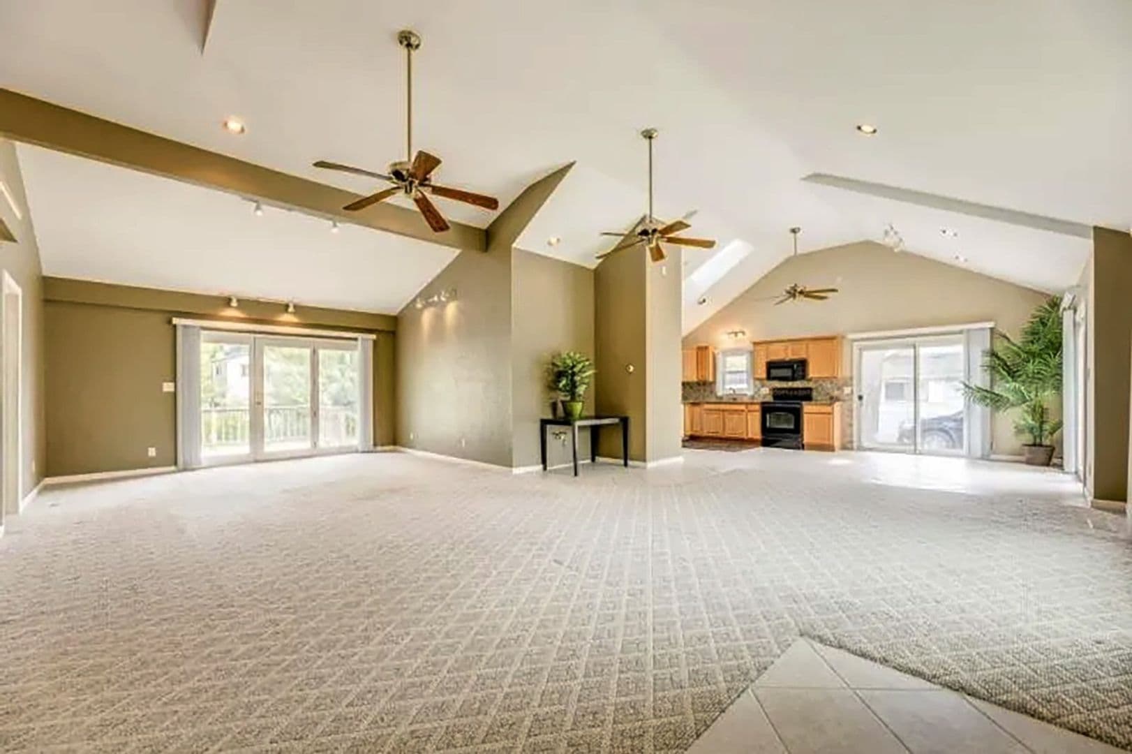 Lexington House: 7313 Oak Rd