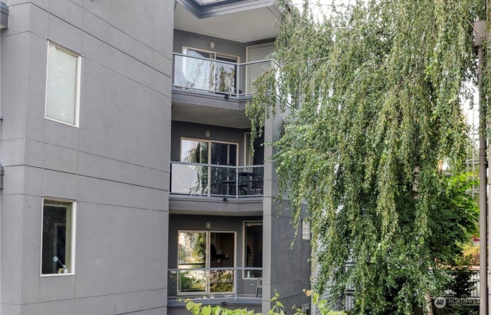 Kirkland Condo: 220 1st St