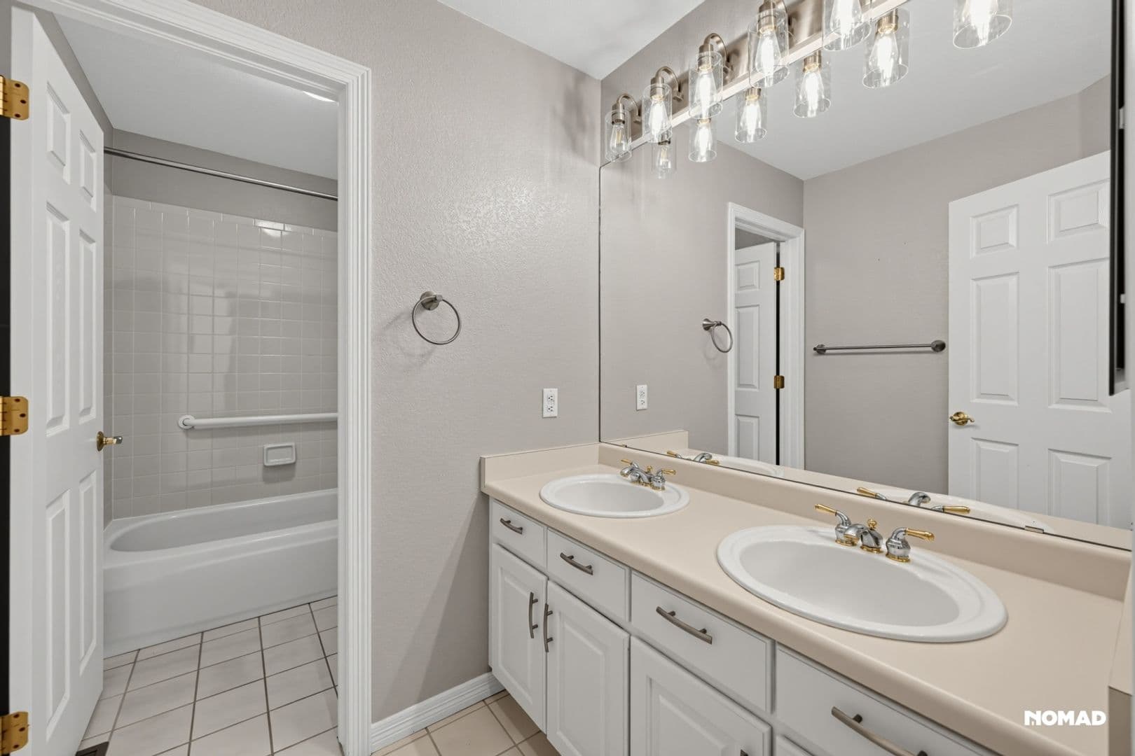 Aurora House: 21955 E Costilla Dr