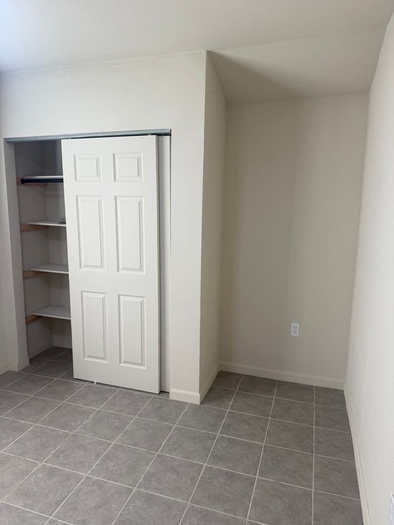 Modesto House: 1825 Roble Ave