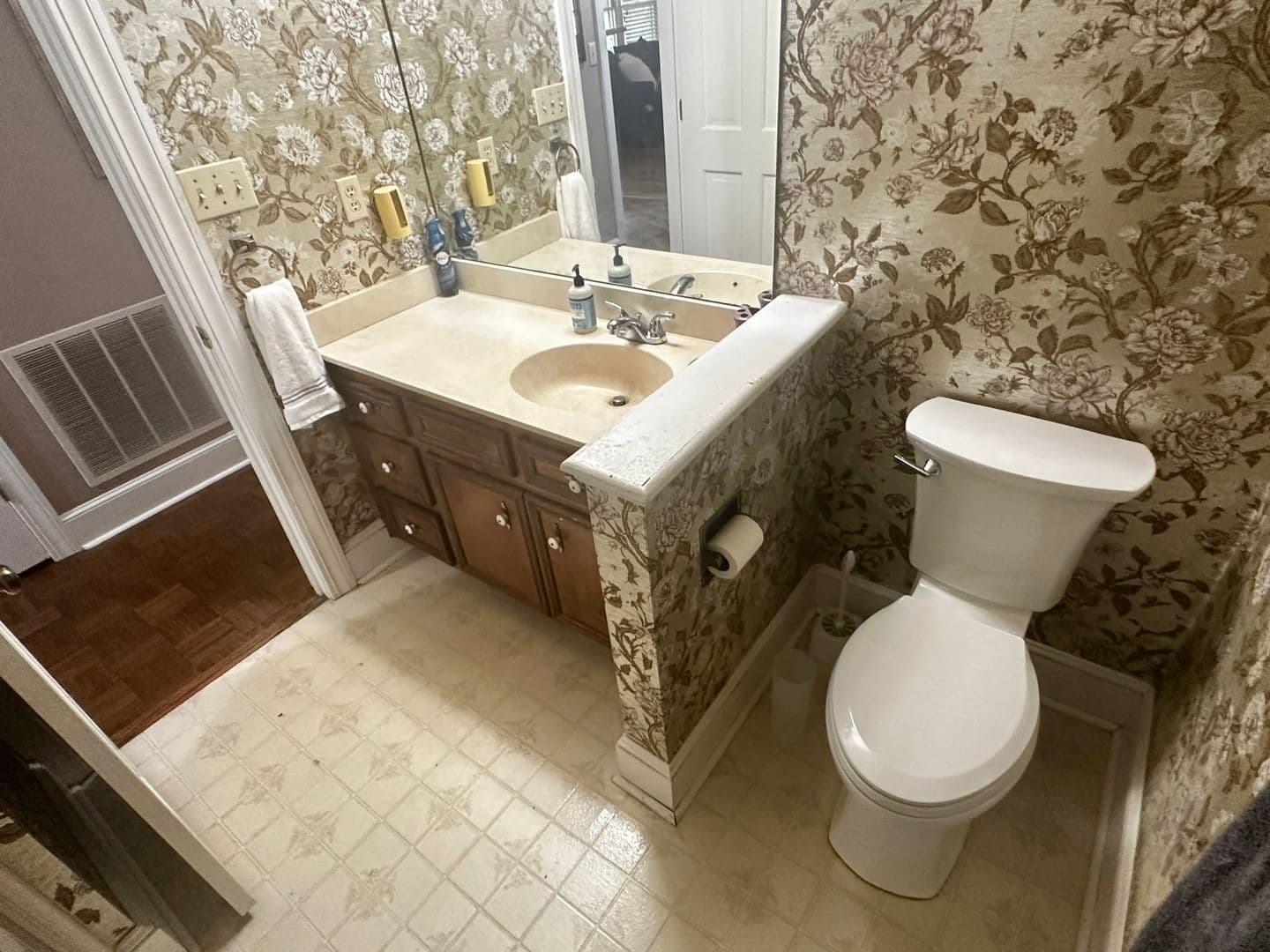 Charlotte House: 4316 Brookwood Rd
