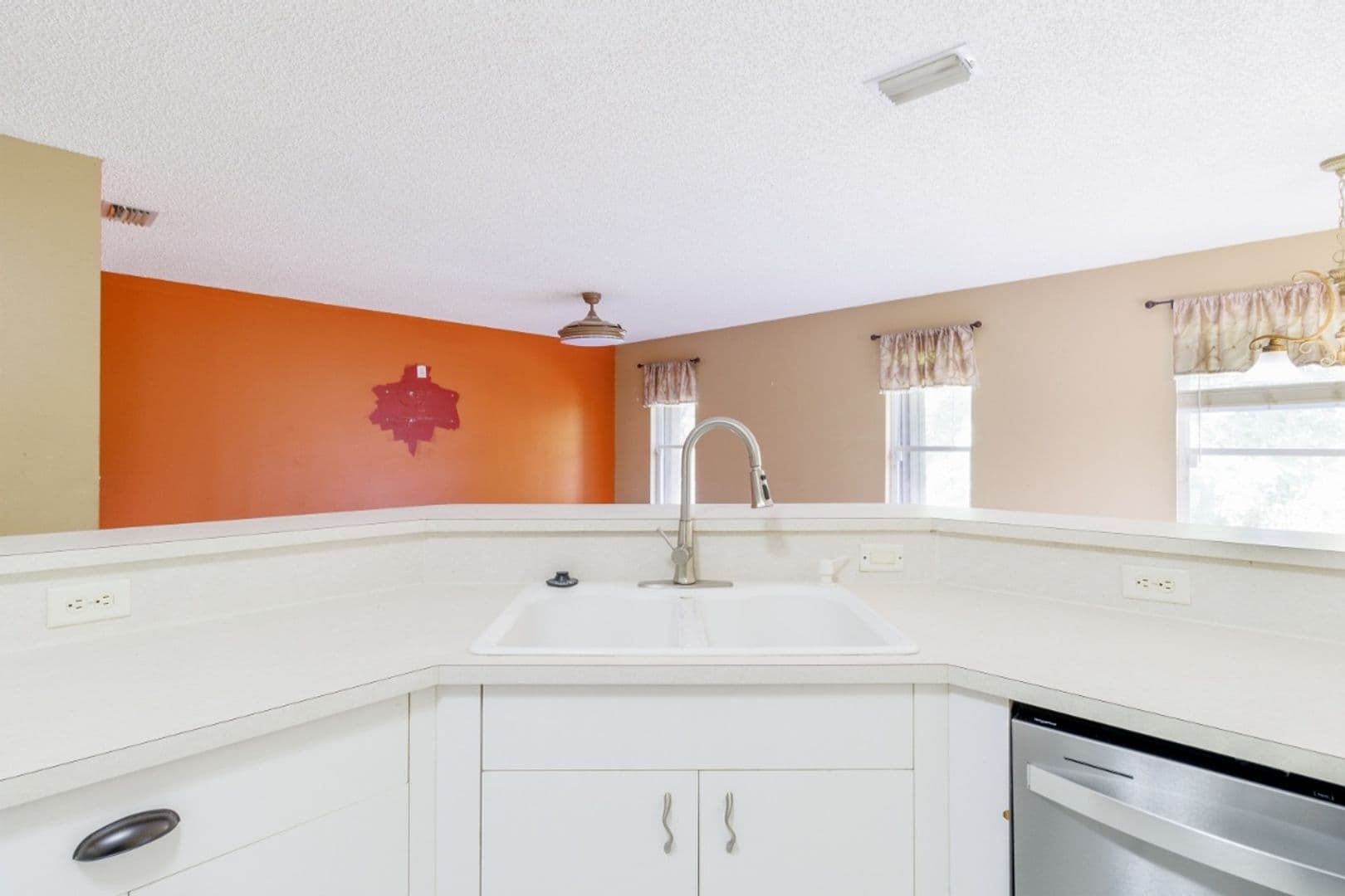 Palm Bay House: 1515 Nona St NE