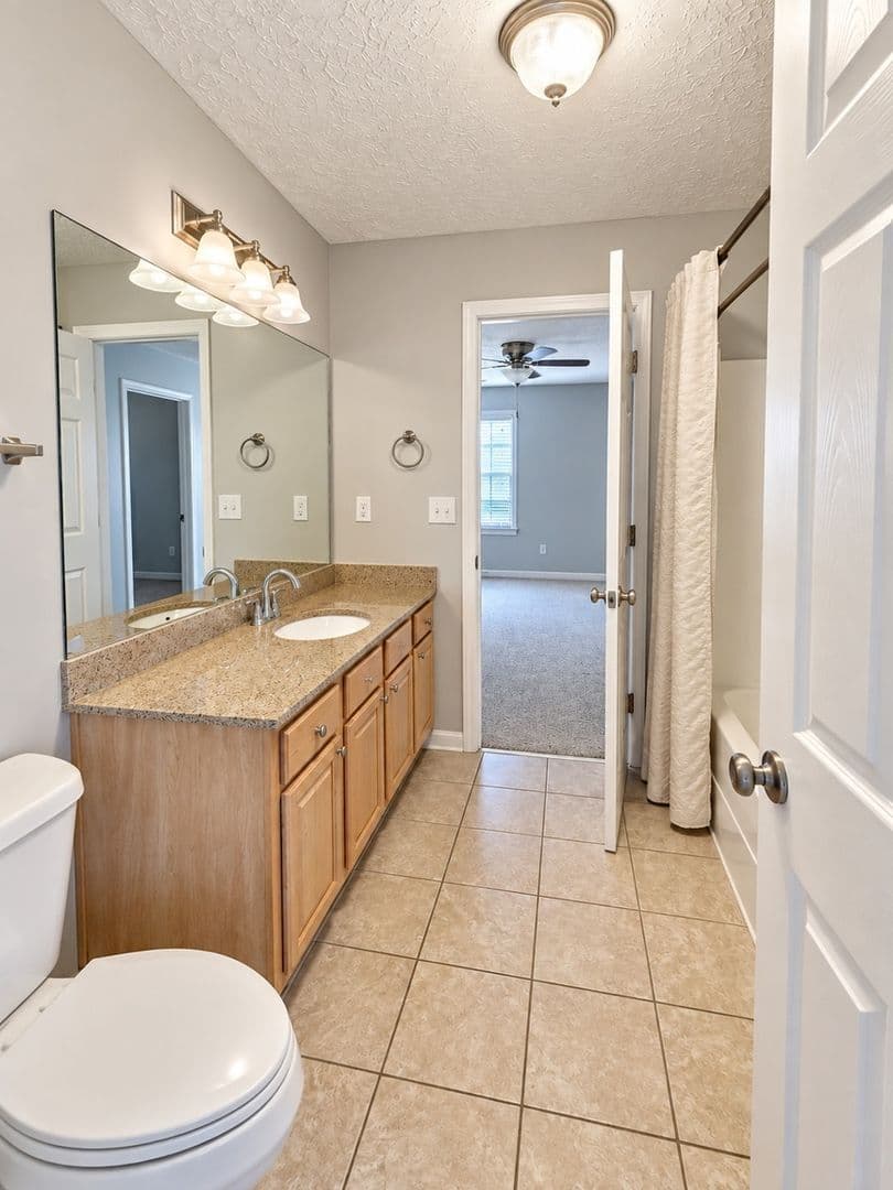 Louisville House: 9822 Collier Ln