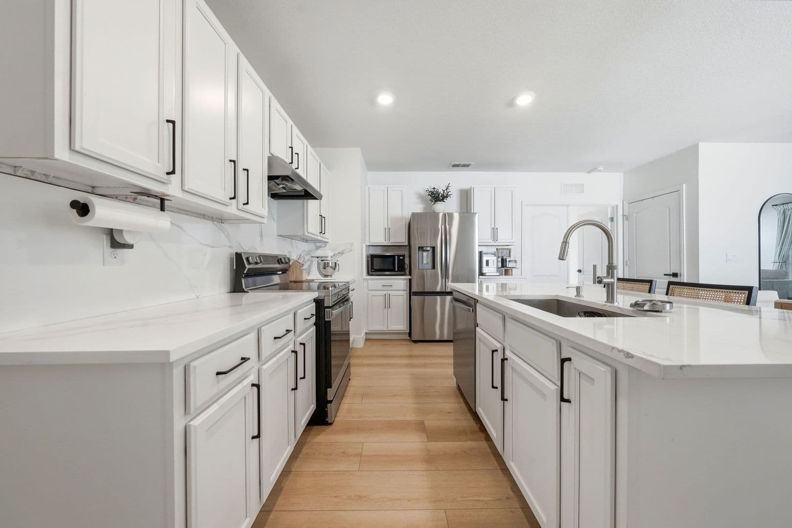Leesburg House: 30309 Armenia Rd