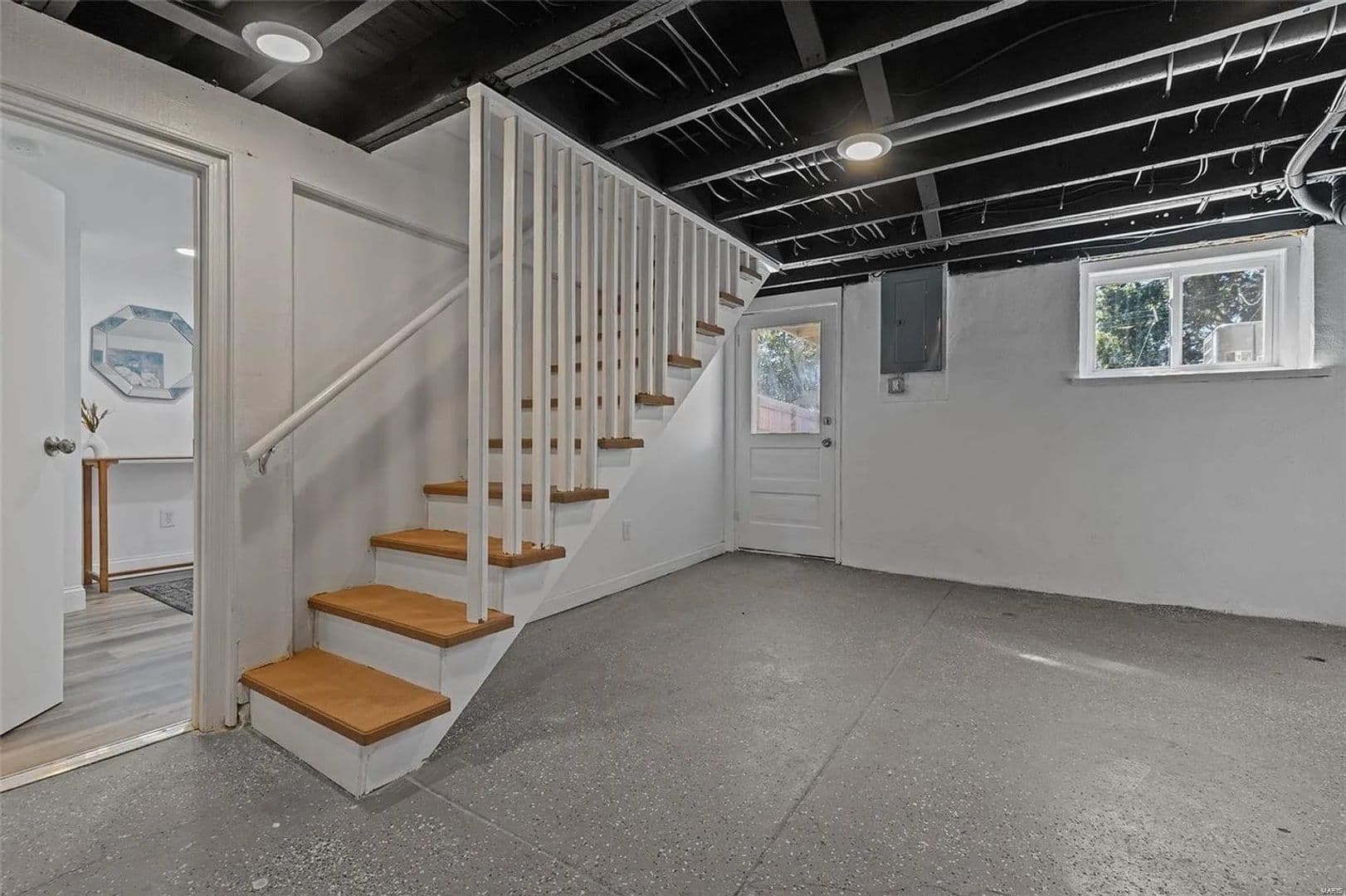 Saint Louis House: 4406 Ellenwood Ave
