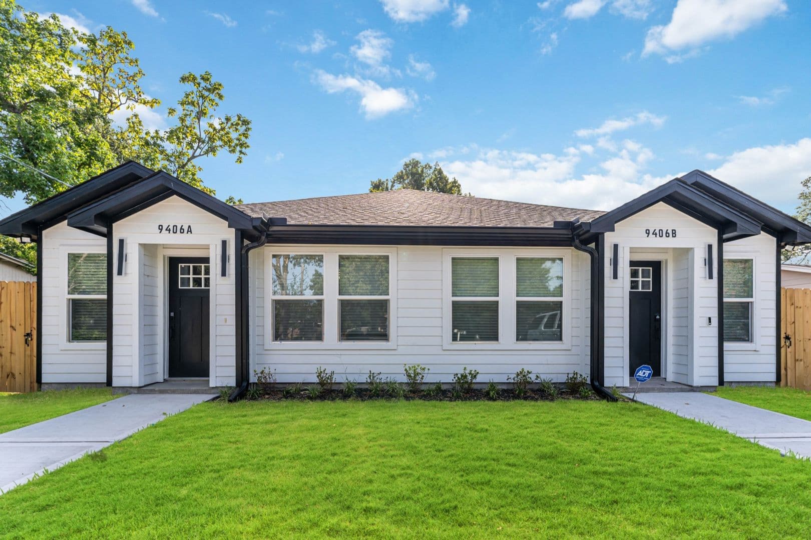 Houston Townhome: 9406 Sandra St