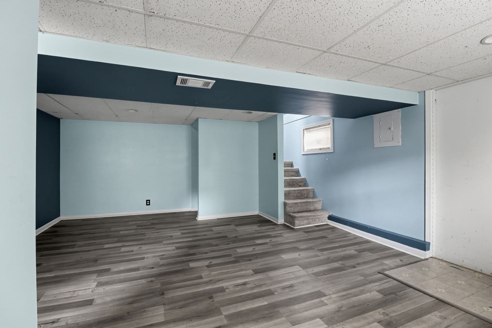 Crystal Lake House: 6414 W Hillside Rd