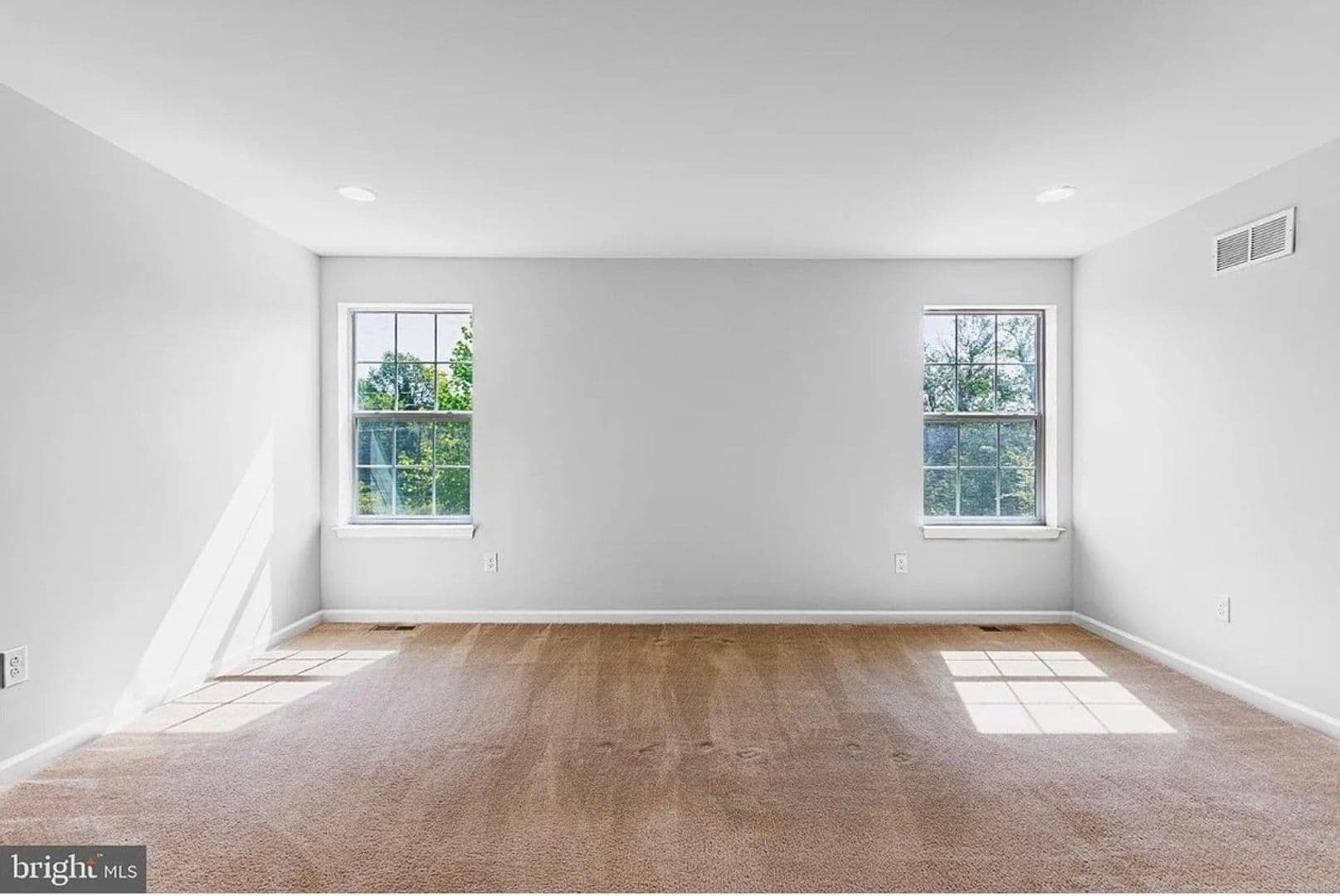Newark Townhome: 621 S Twin Lakes Blvd