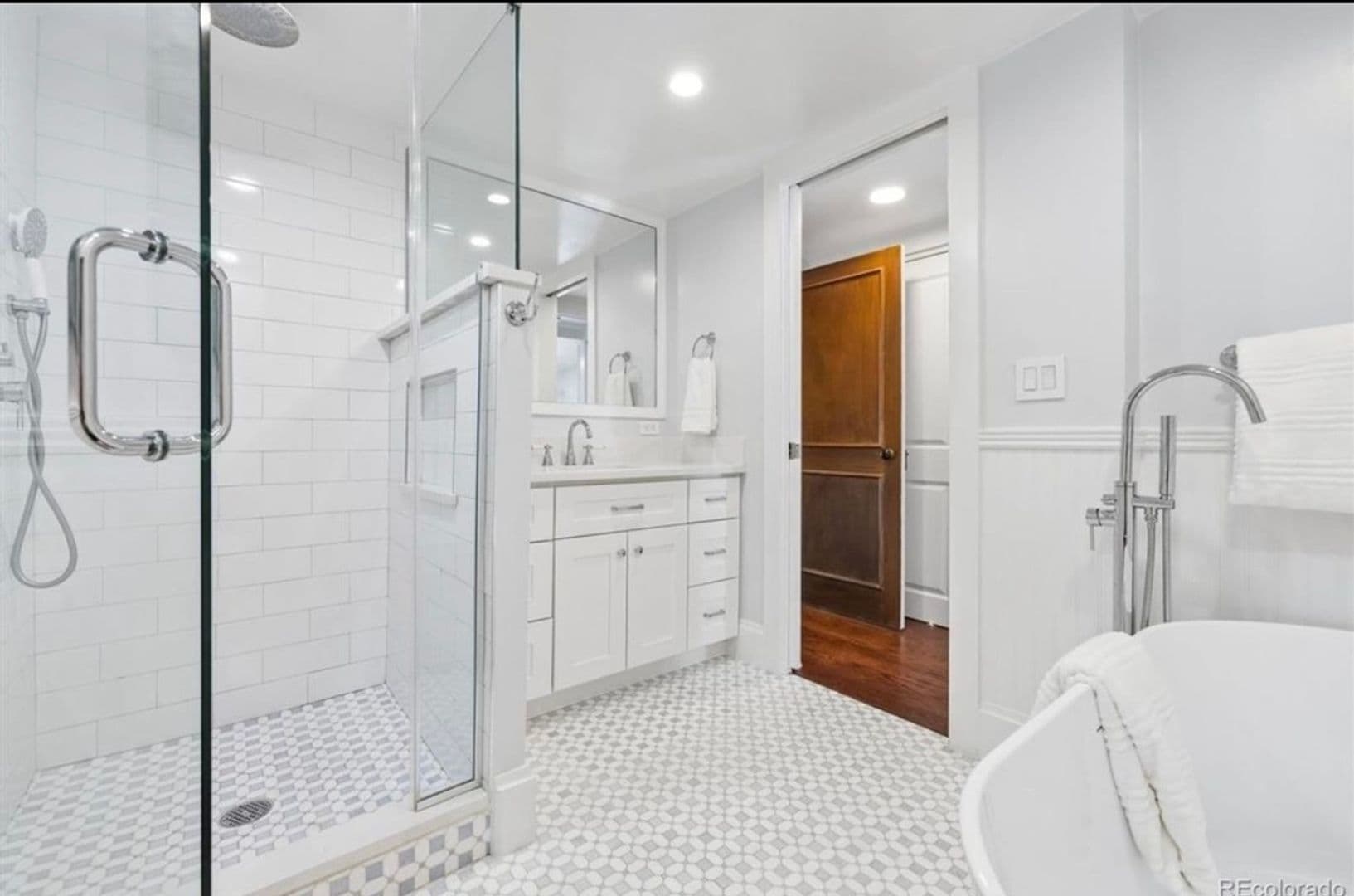 Englewood House: 4009 S Logan St