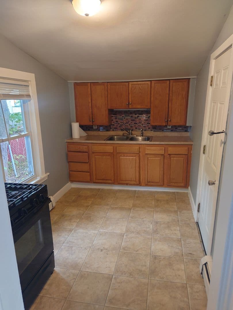 Woonsocket House: 252 Grove St