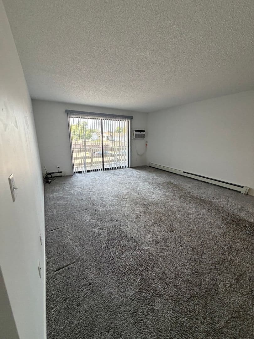Mound Condo: 4387 Wilshire Blvd