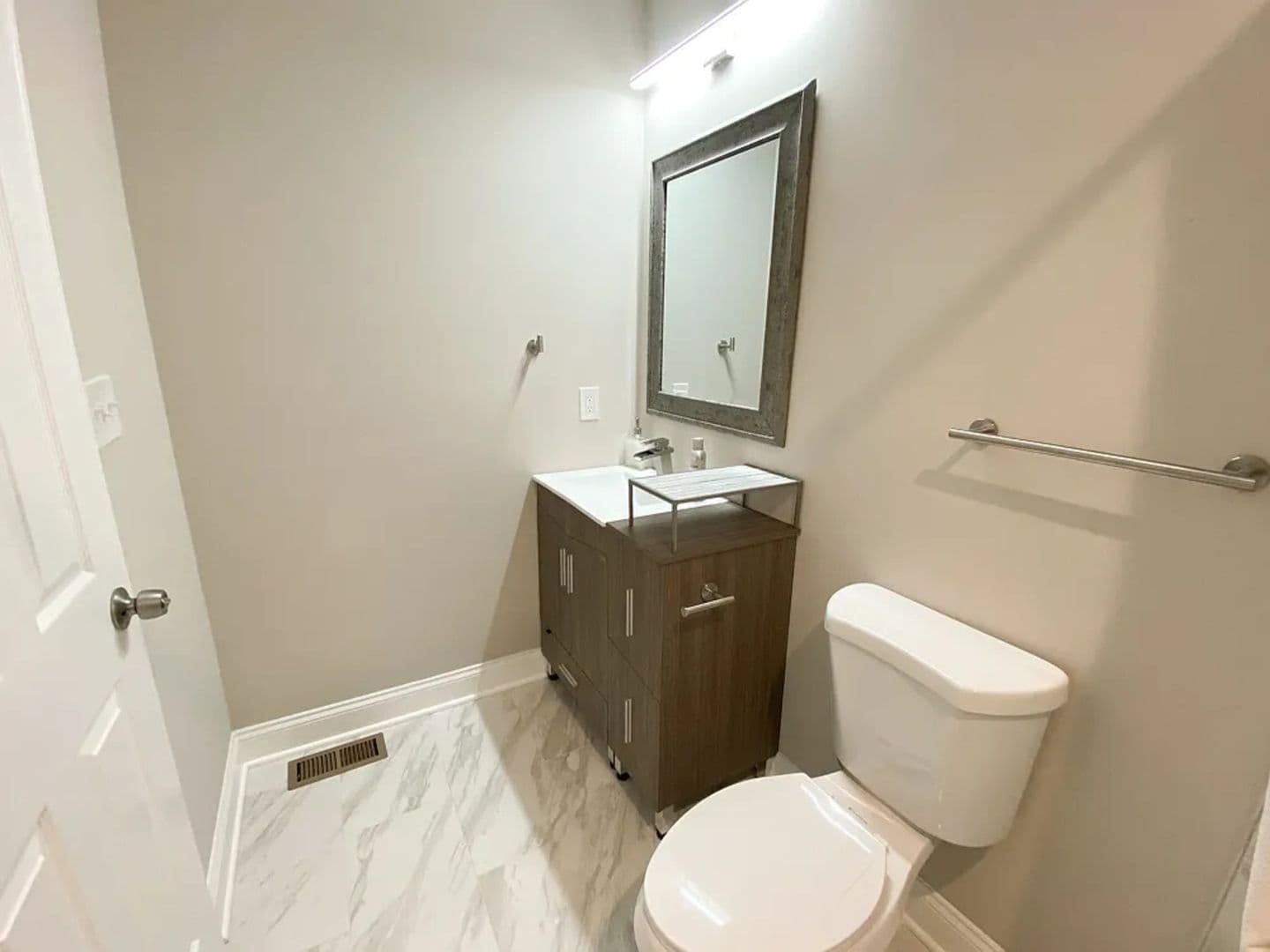 Washington House: 3220 9th Pl Se
