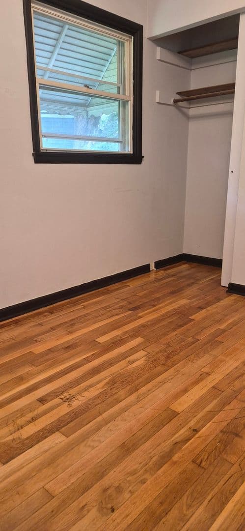 Saint Louis House: 10605 Dunkeld Cir