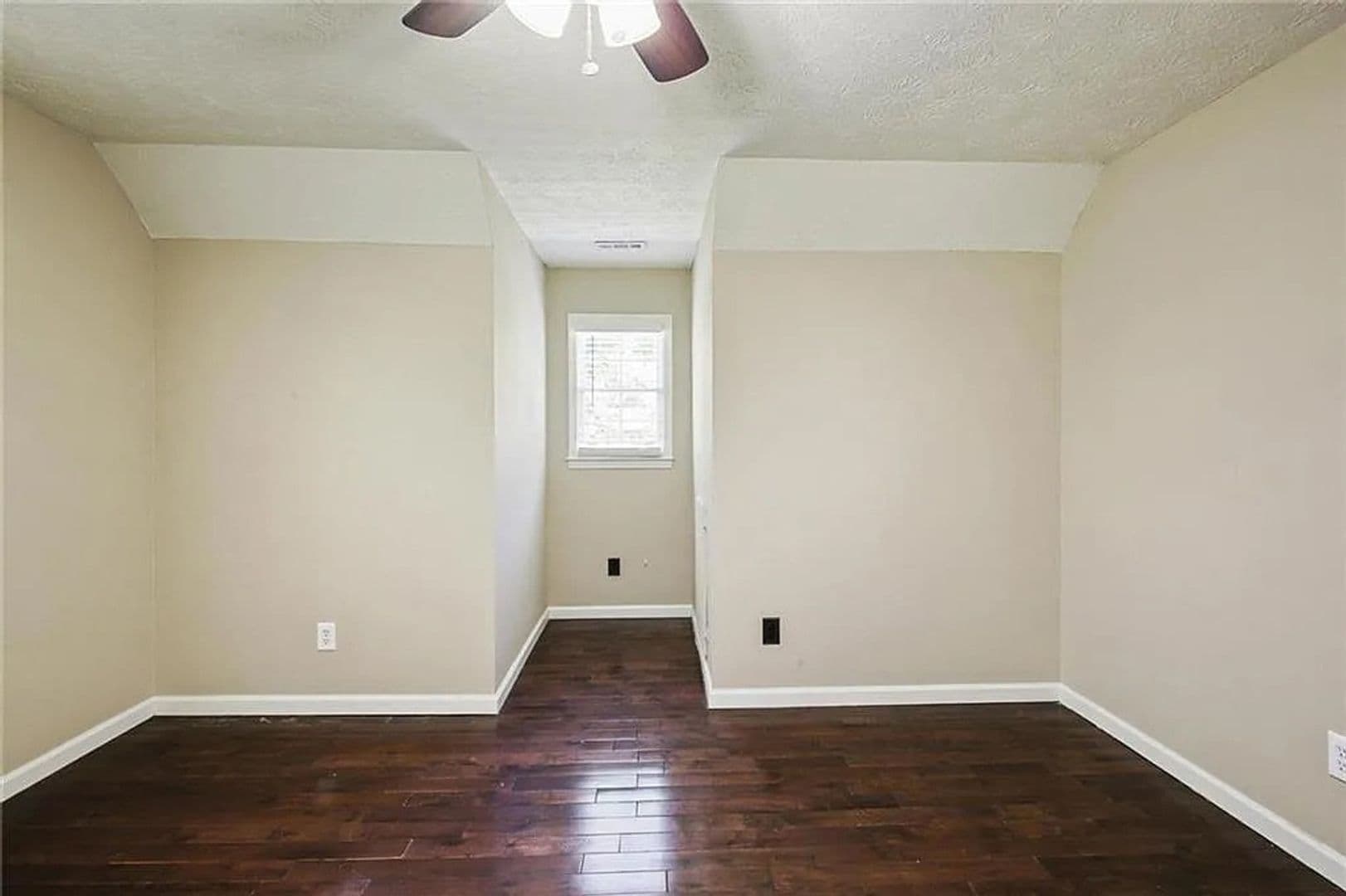 Villa Rica House: 1370 Fernwood Ct