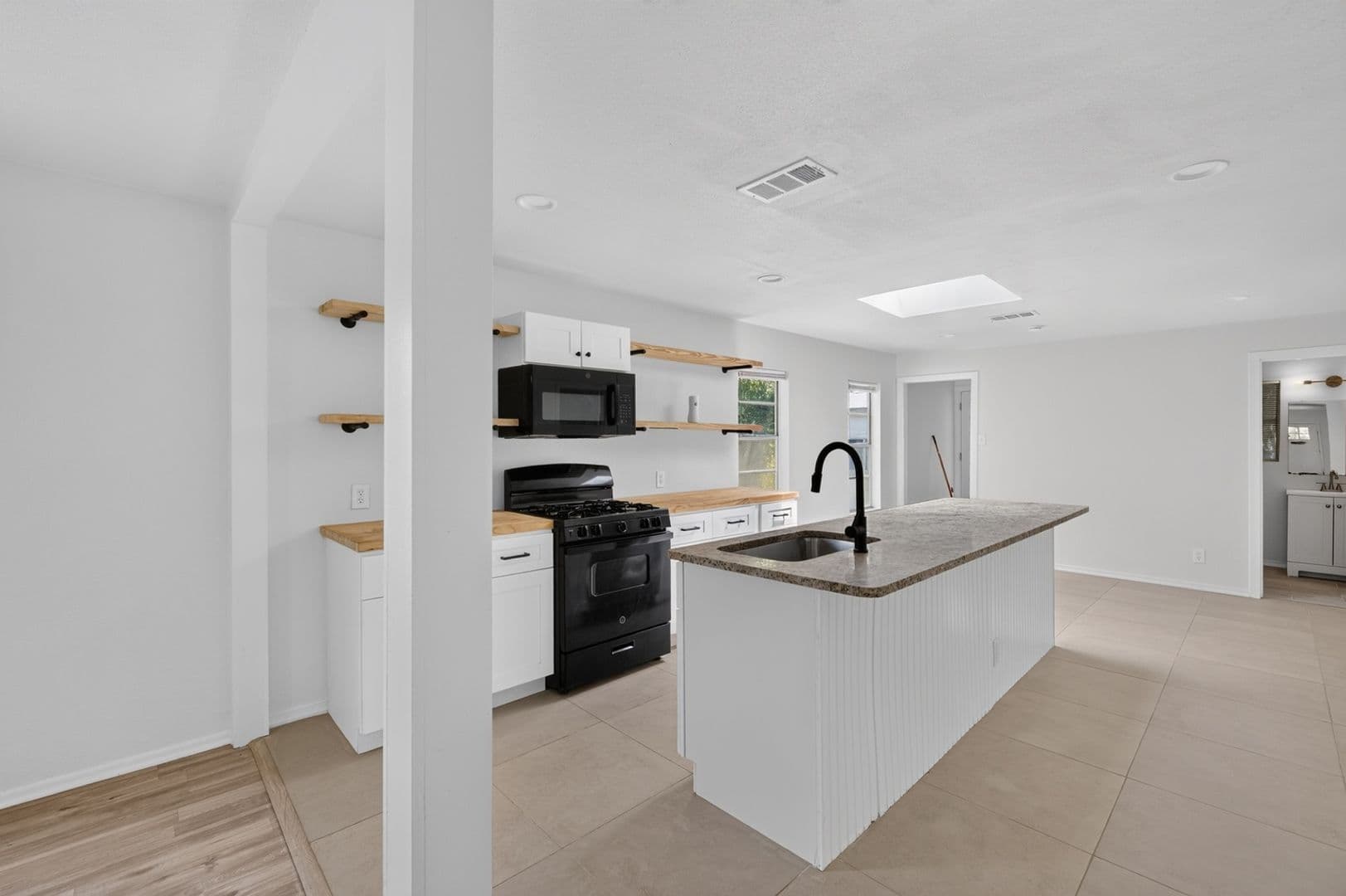 San Antonio House: 2906 Christian Dr