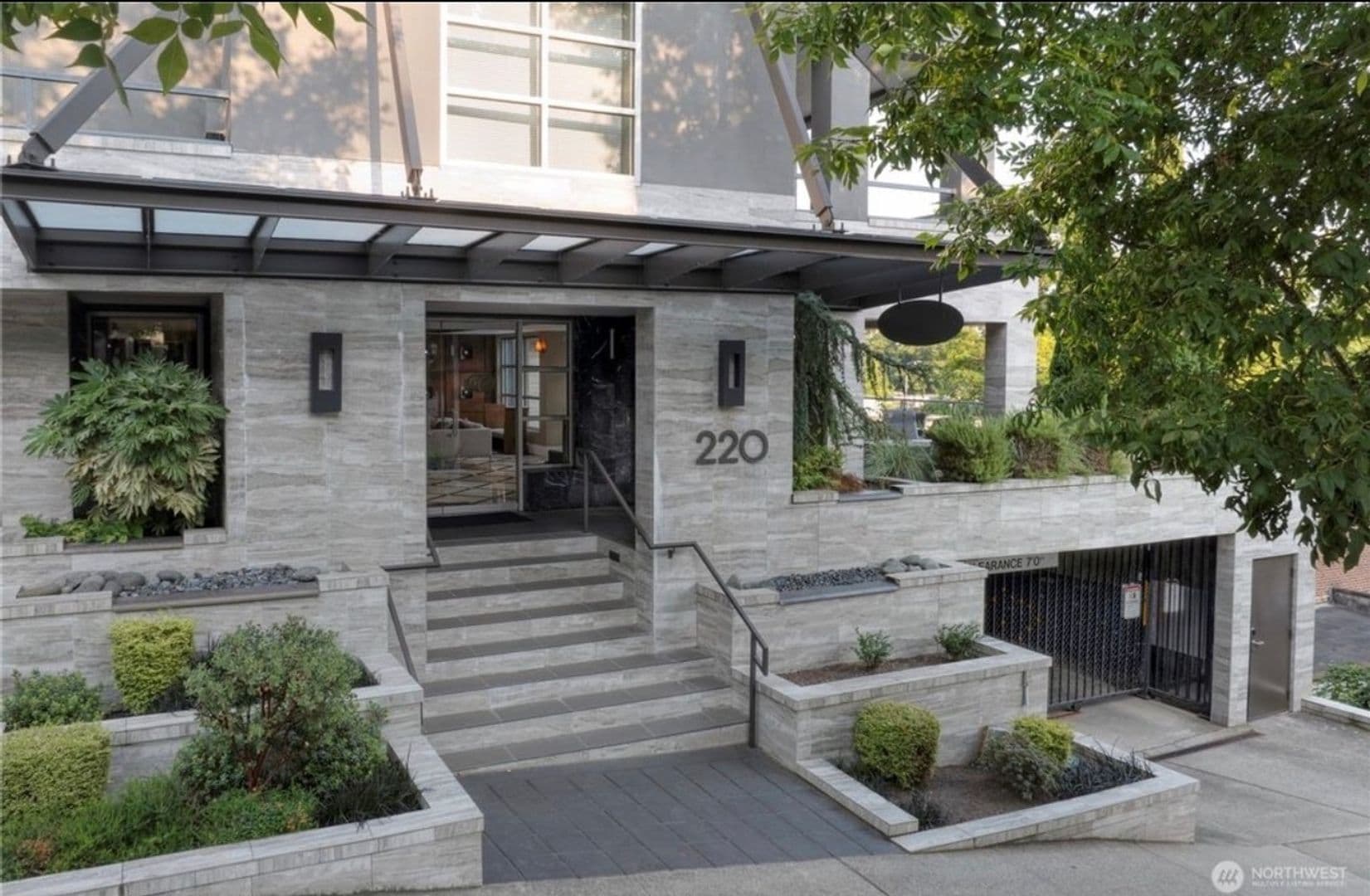 Kirkland Condo: 220 1st St