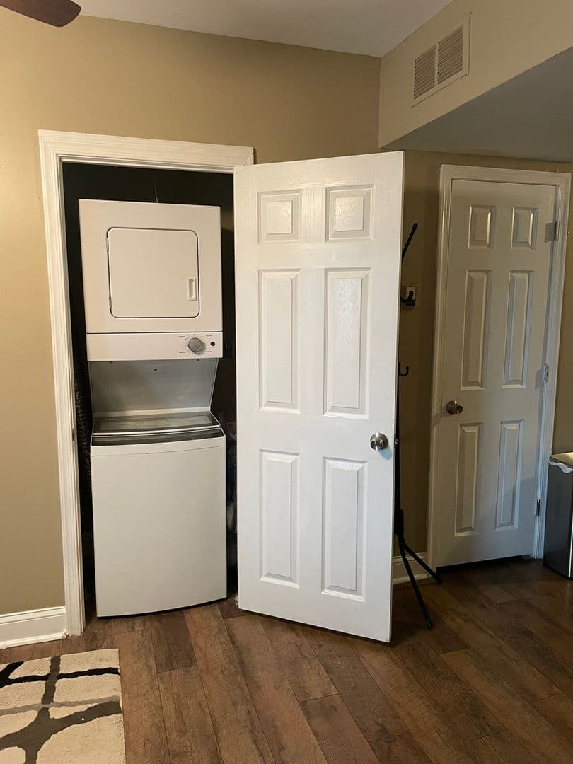 Wilimington Townhome: 1103 W 7th St