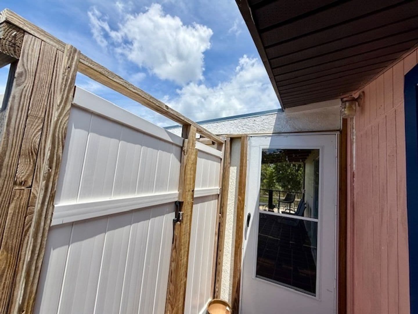 Cocoa House: 5749 Lake Poinsett Rd