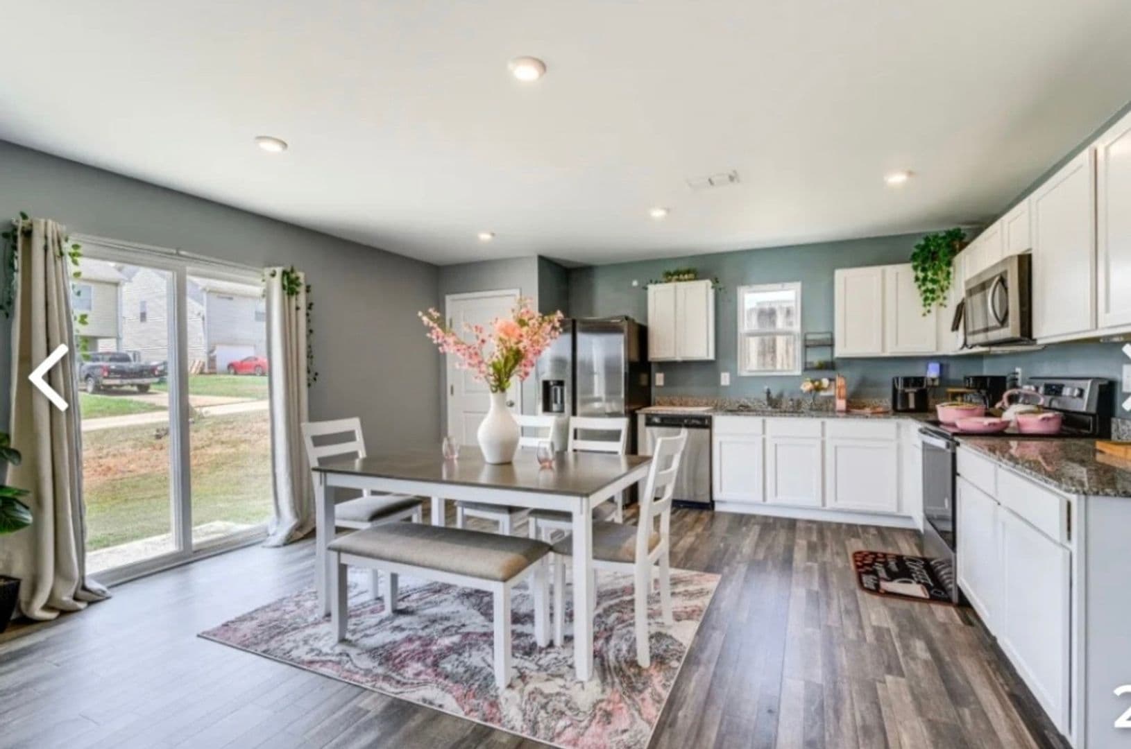 Macon House: 212 Hawthorn Trl