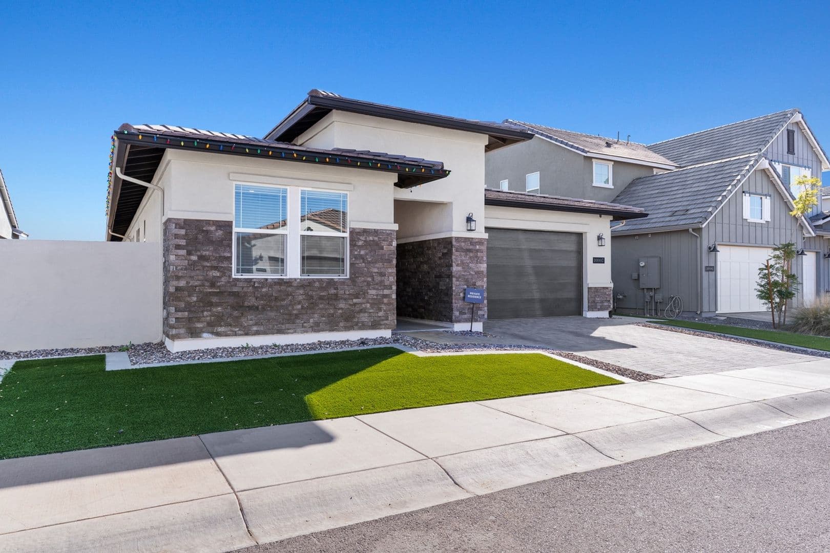 Surprise House: 10997 N Hershey St