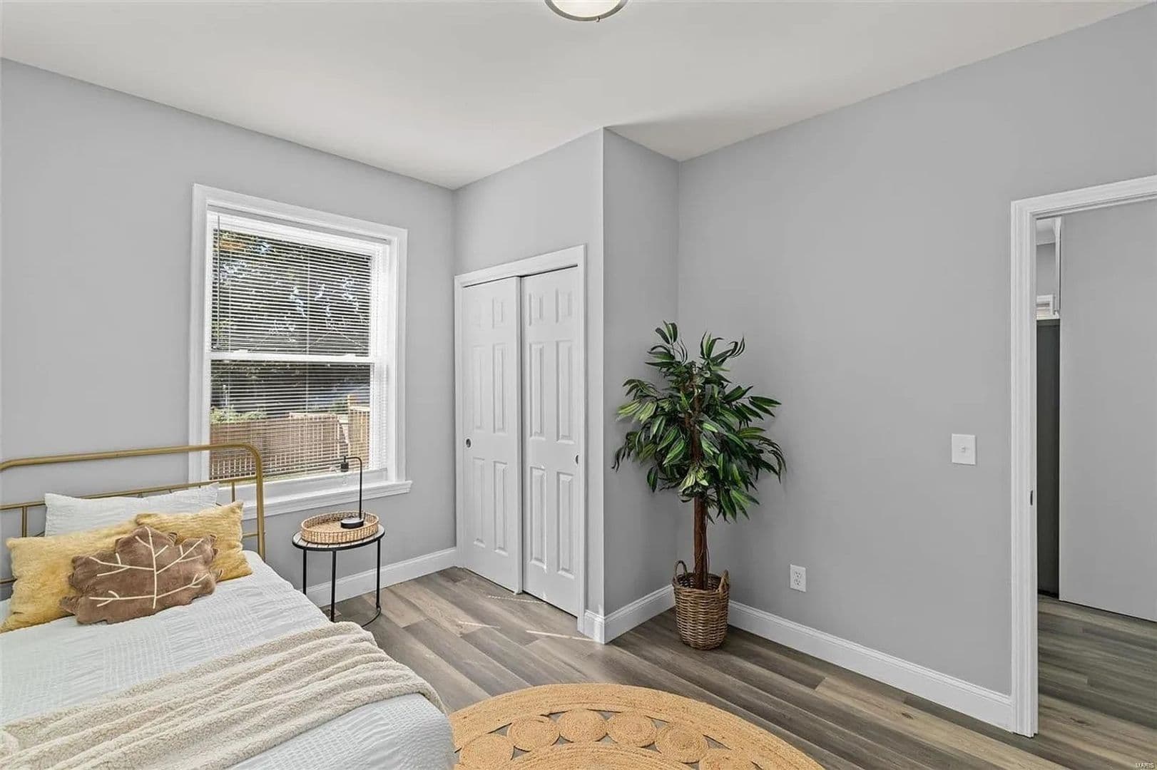 Saint Louis House: 4406 Ellenwood Ave