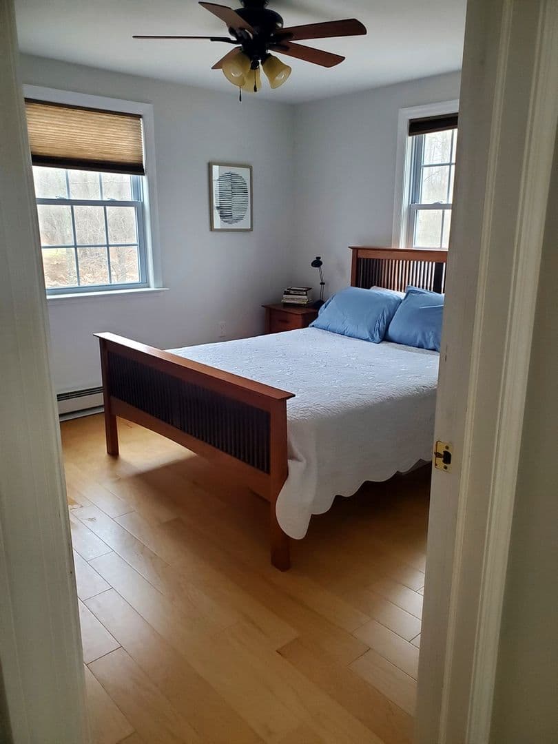 Niantic House: 71 Oakwood Rd