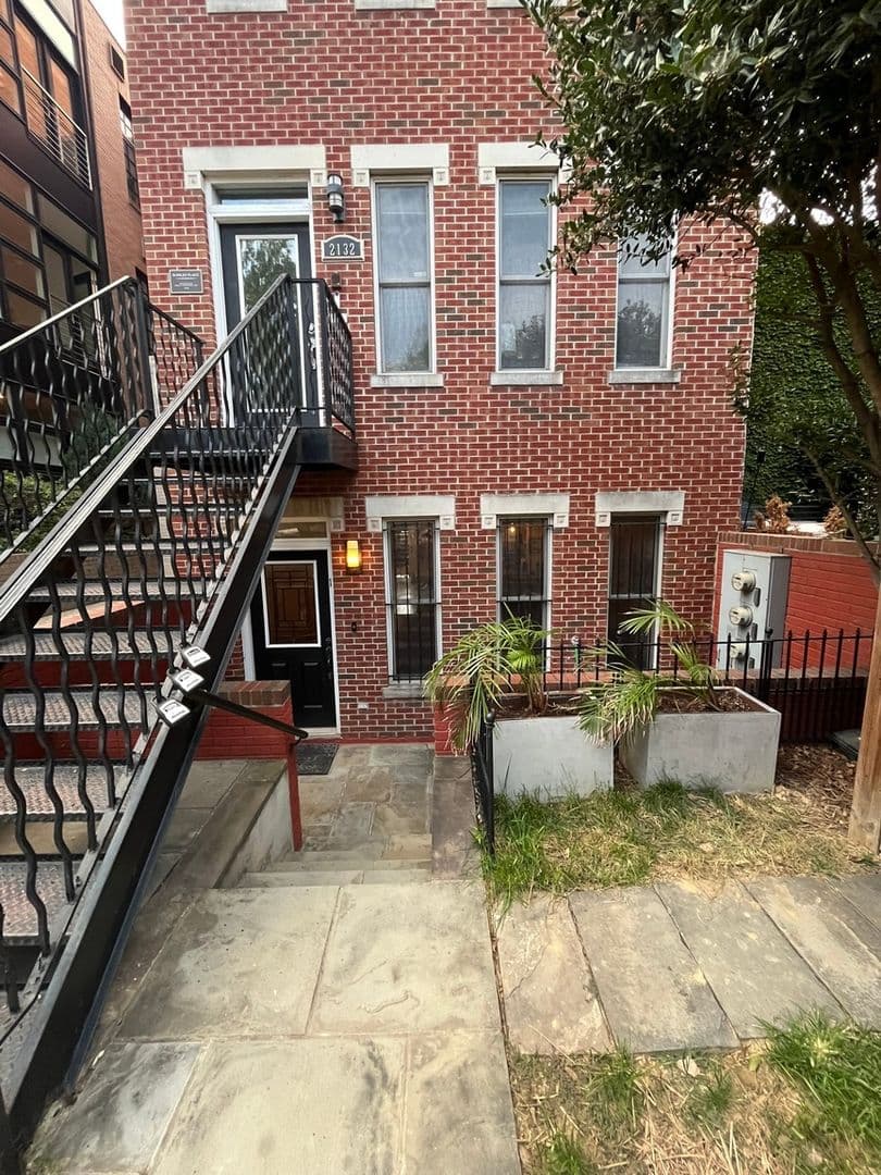 Washington Condo: 2132 11th St NW