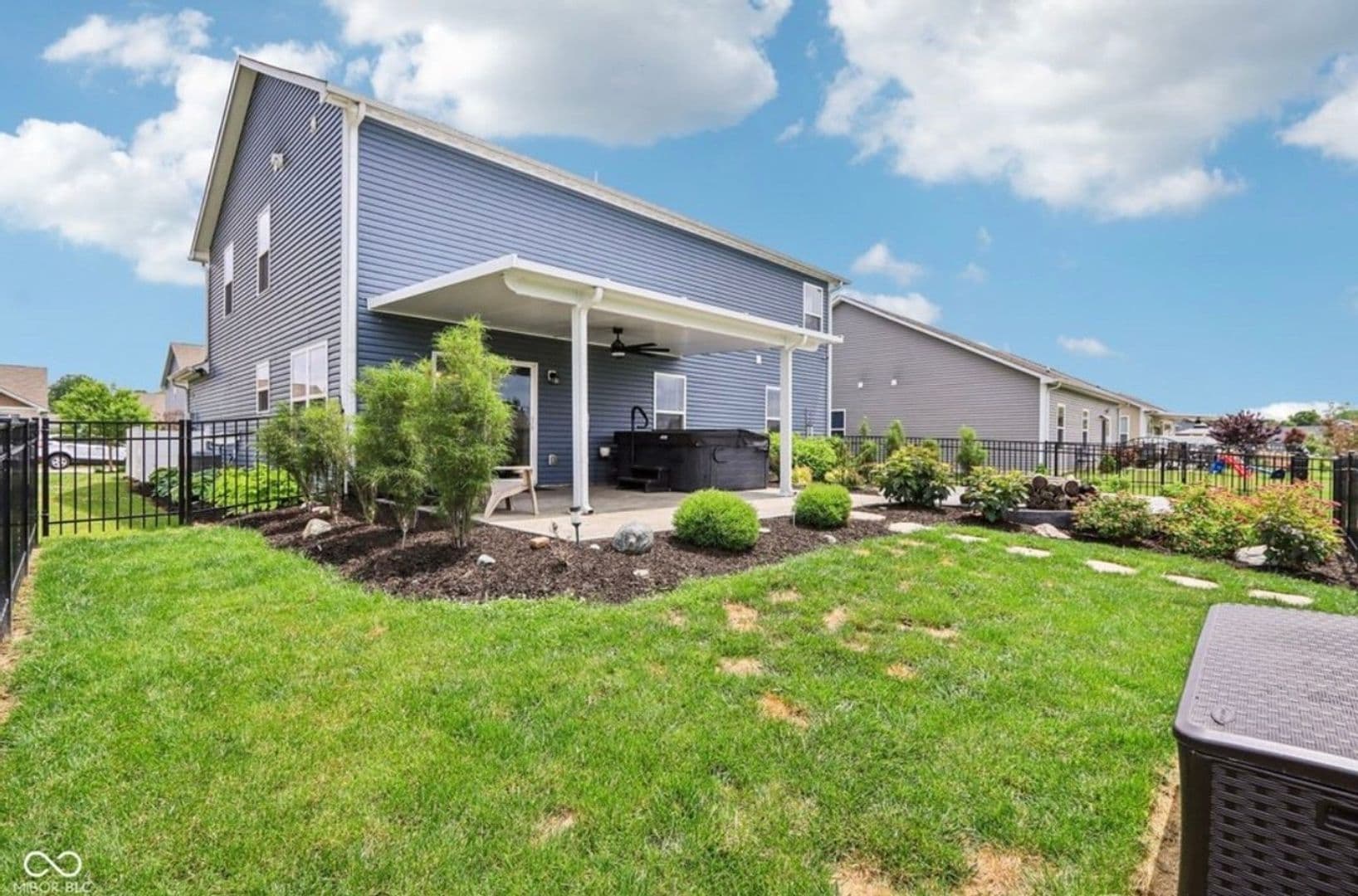 Greenfield House: 220 Sawdust Trl