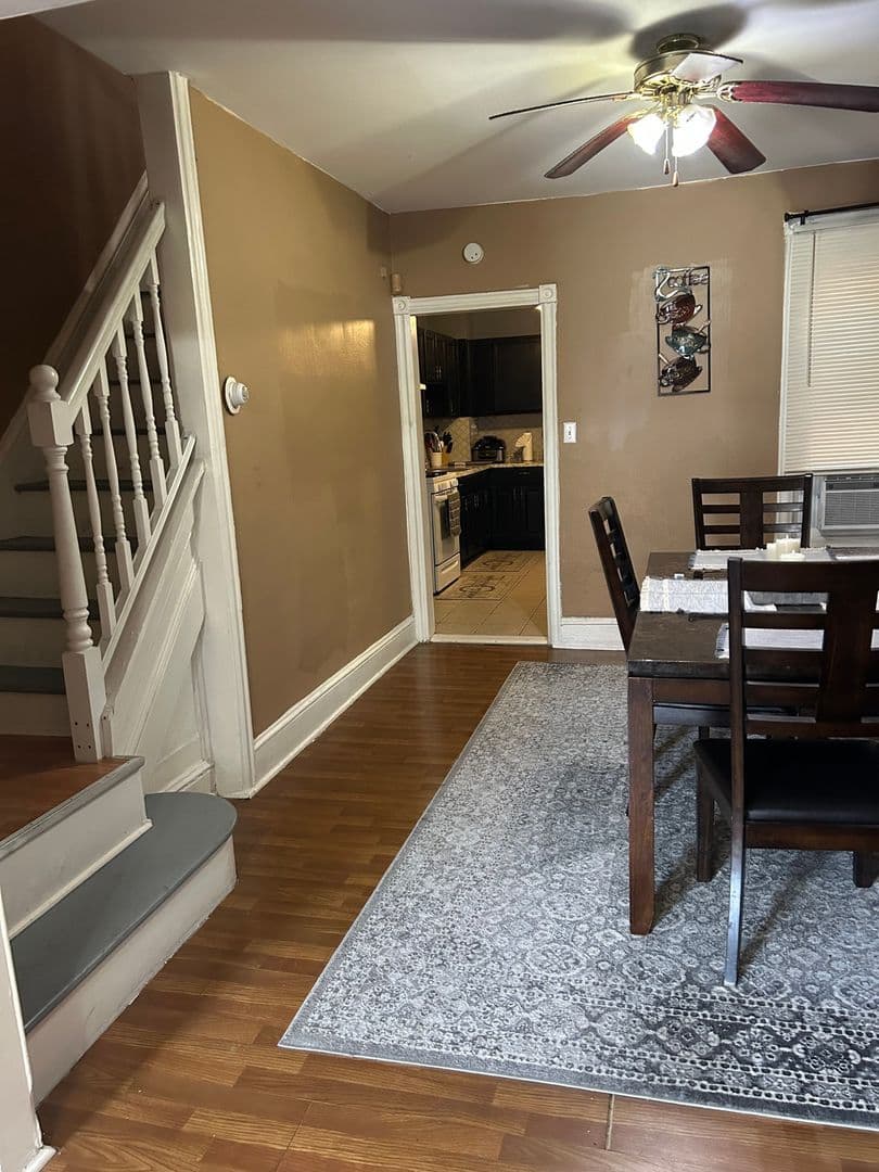 Wilmington House: 7 E 25th St