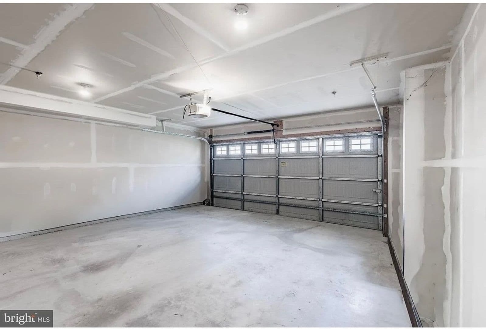 Newark Townhome: 621 S Twin Lakes Blvd