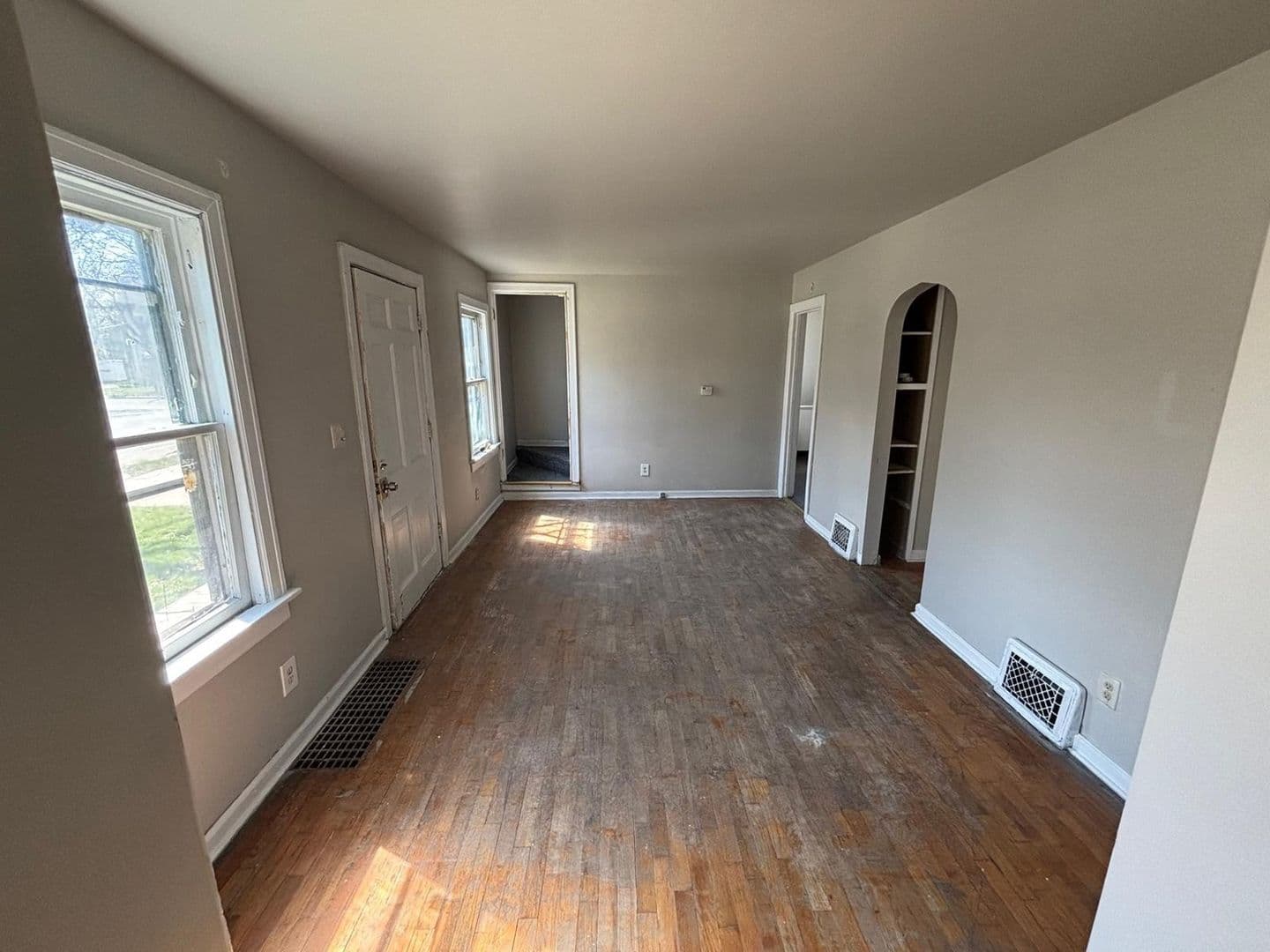 Lansing House: 1216 W Mount Hope Ave
