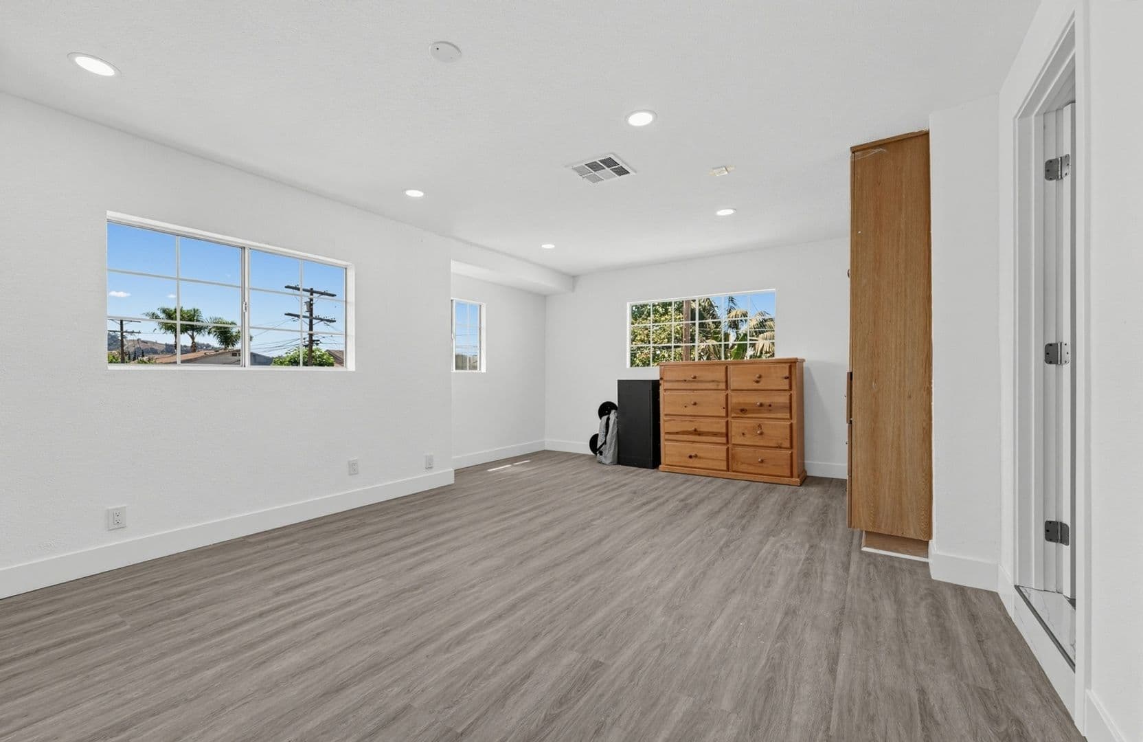 Los Angeles Townhome: 2703 Alsace Ave