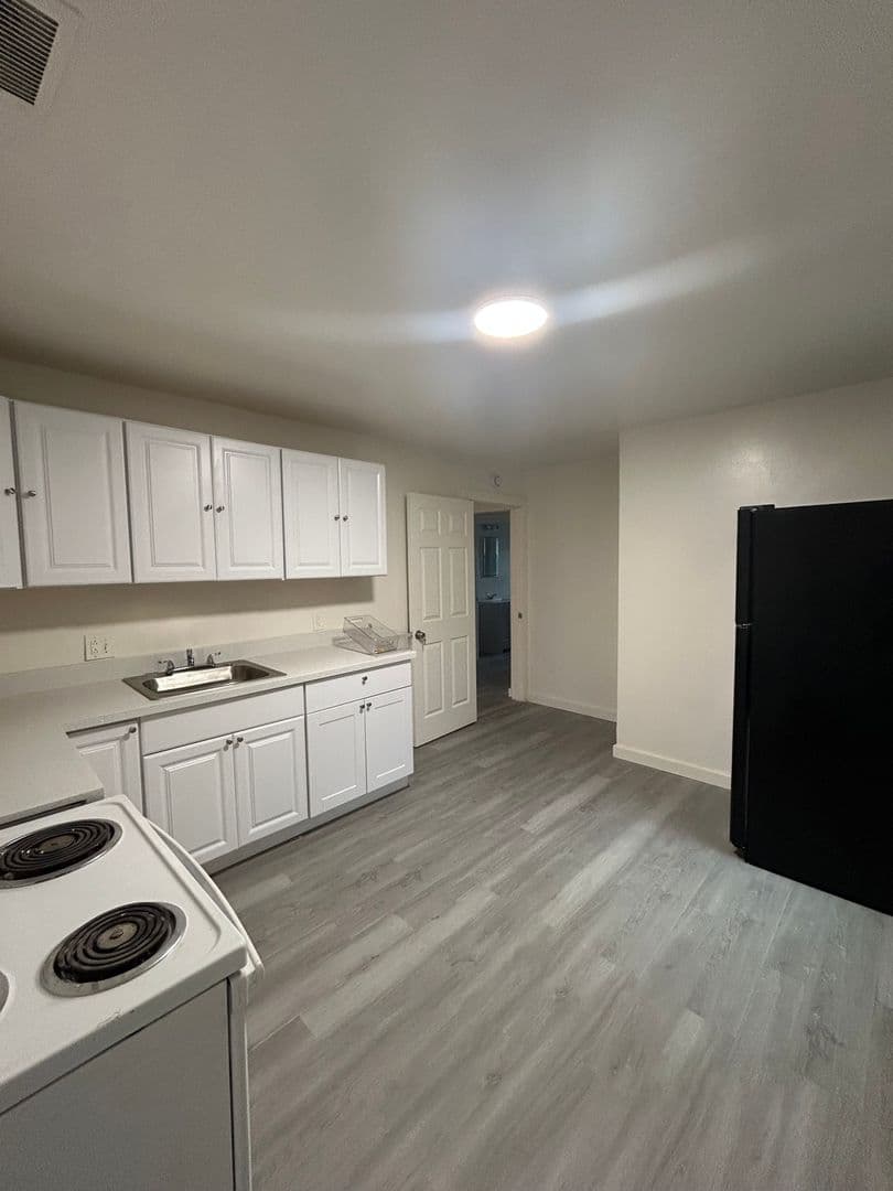 Oakland Townhome: 2324 92nd Ave