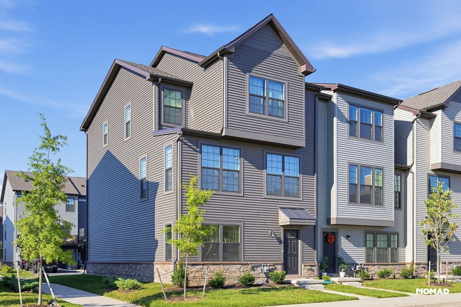 Middletown Townhome: 335 E Cochran St