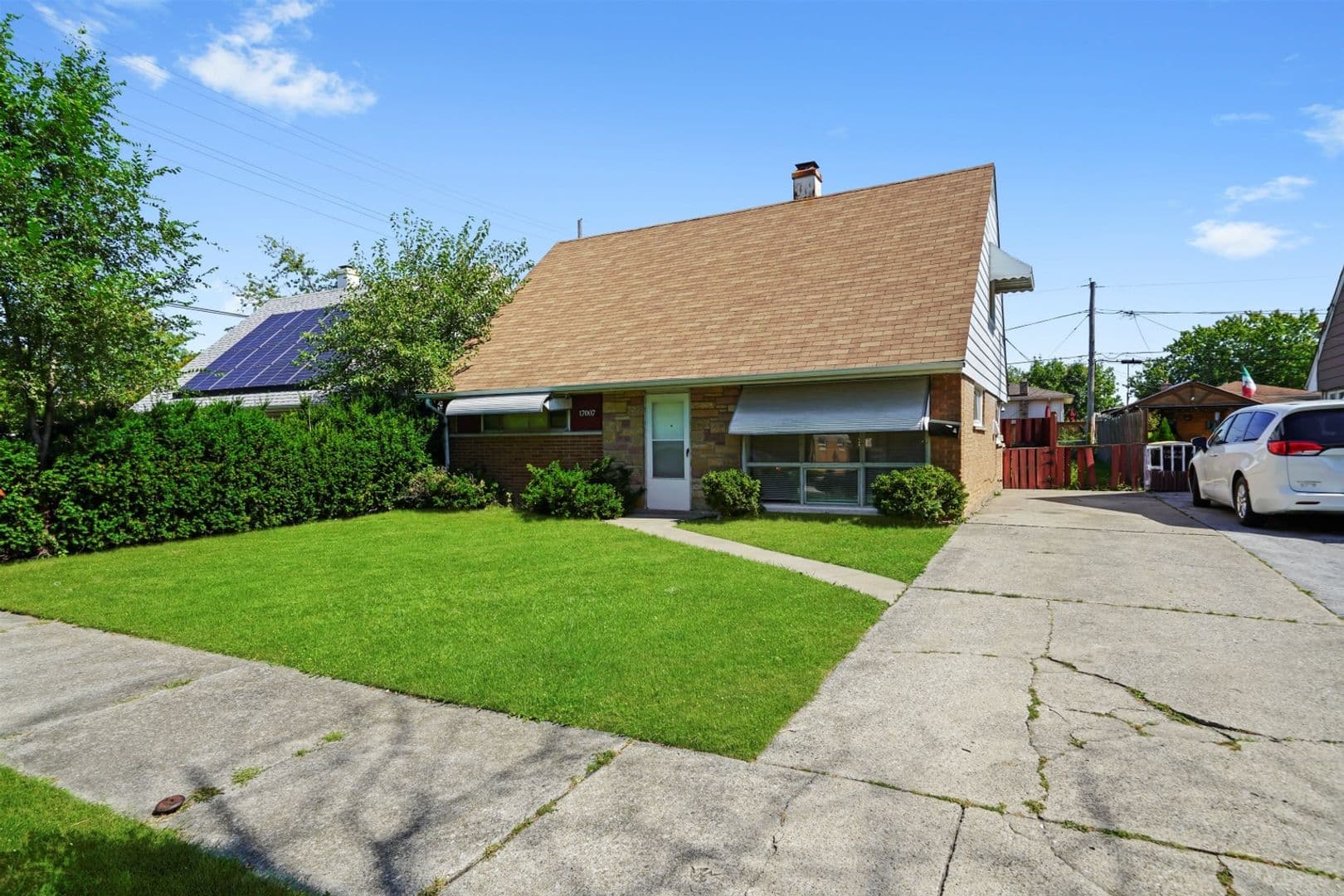 Lansing House: 17007 Oakwood Ave