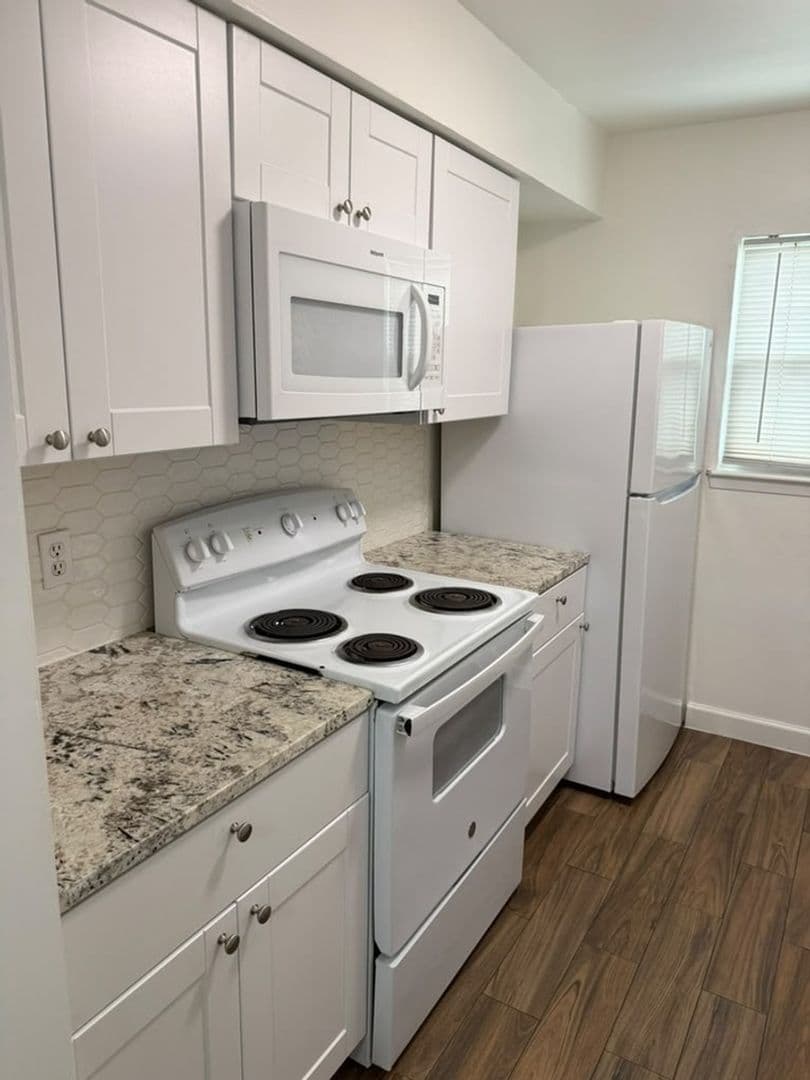 Houston Condo: 2744 Briarhurst Dr